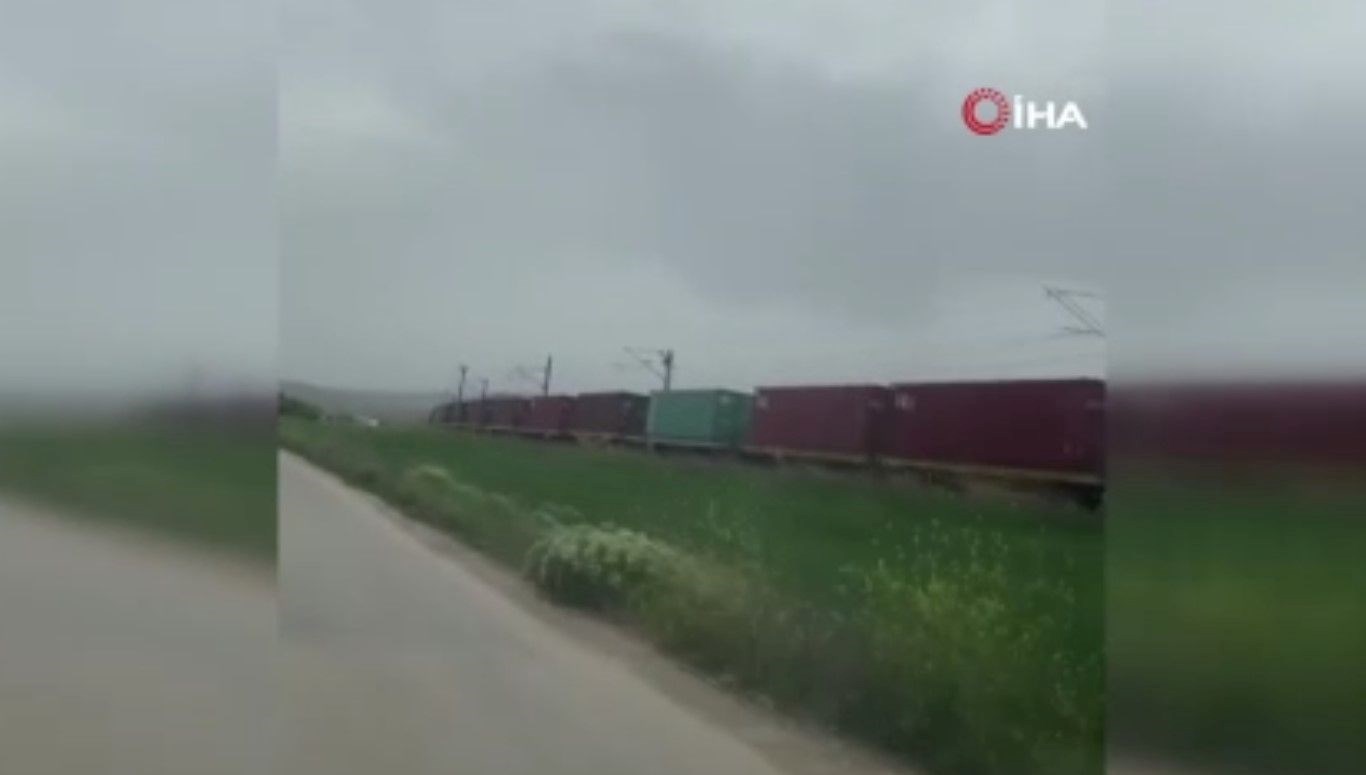Ankara’da yük treni raydan çıktı