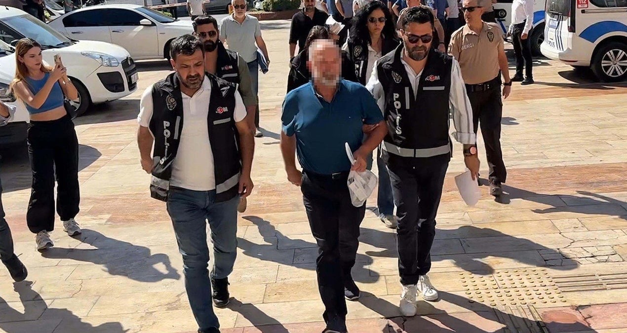 aydinda gozaltina alinan profesor bicak parasi cok fazla diyen rektoru kinamis MWvkffhB