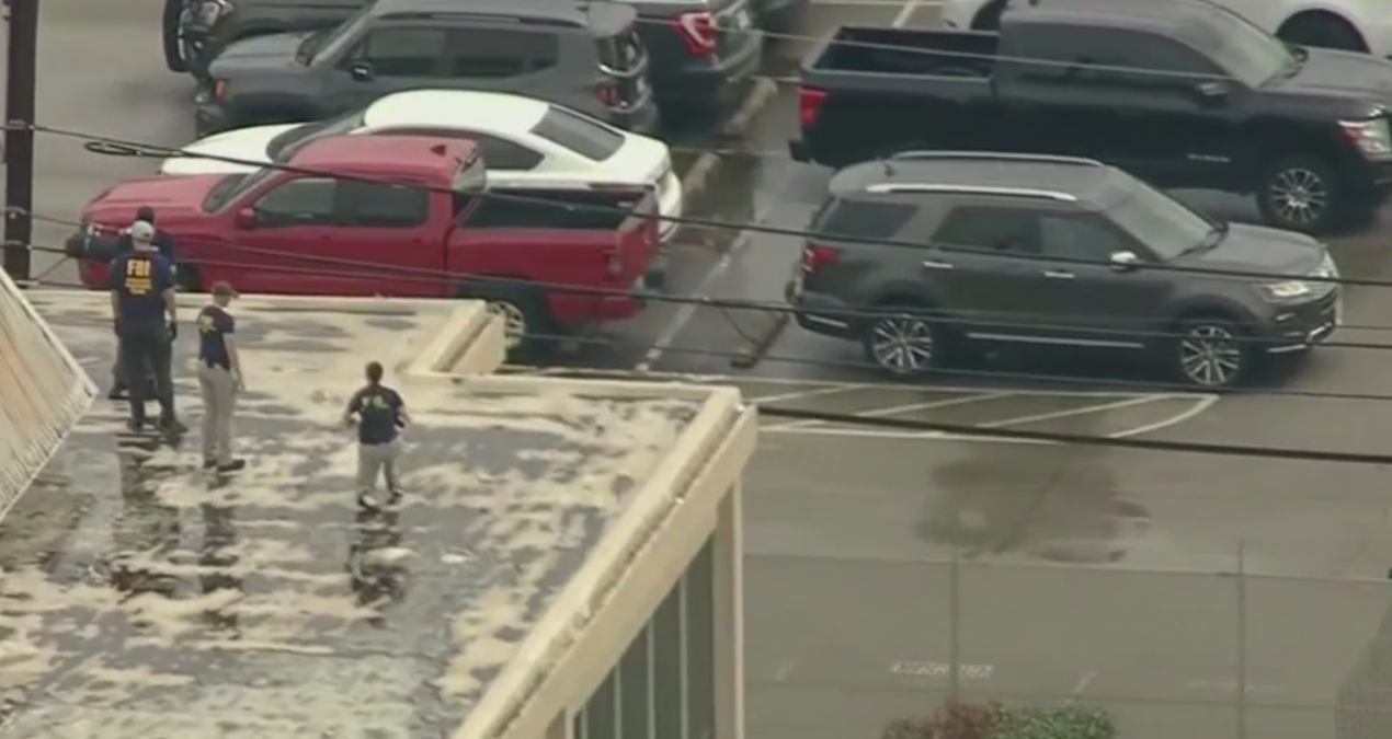 gocmenlik burosuna karsi catiya cikti kursun yagdirdi 1 kisi oldu iki kisi agir yarali rXFAAaB1