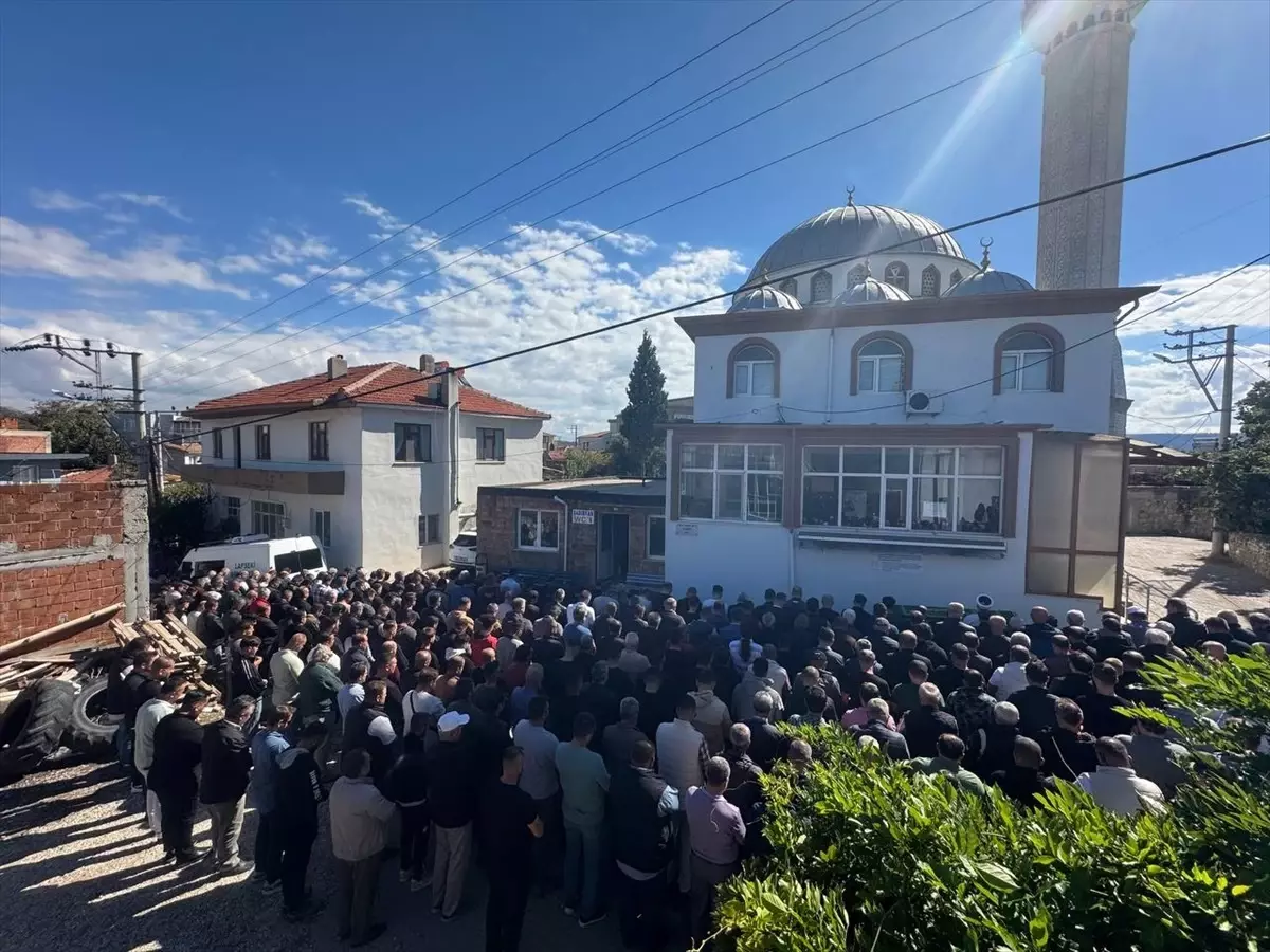 canakkalede otomobil yangininda hayatini kaybeden mehmet ozdemir defnedildi Jq66DyHp