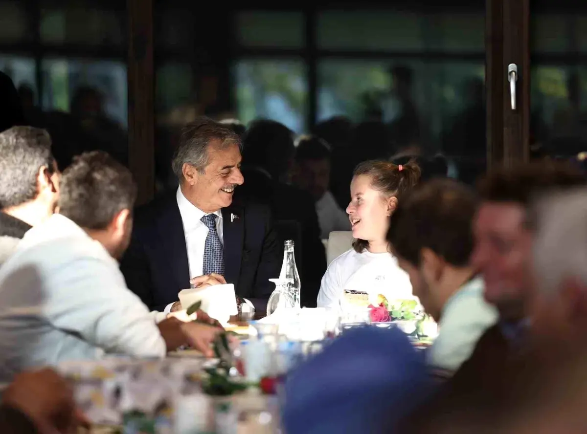 gorme engelliler gununde baskan alemdardan anlamli mesaj Ycg3B3jz.jpg