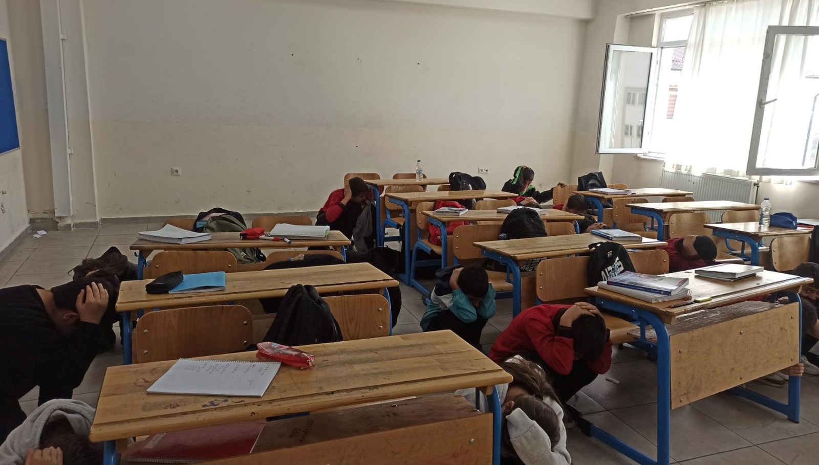 hakkaride okullarda tatbikat Xzbnxc2x.jpg