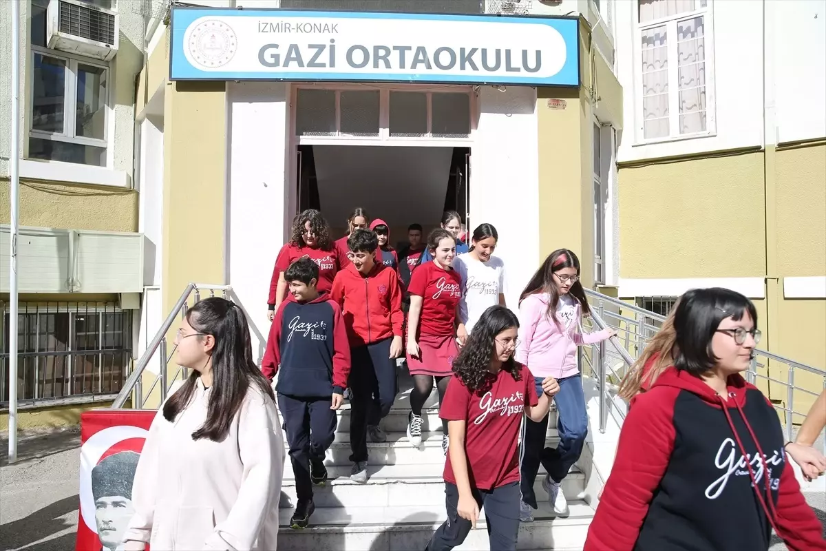 okullarda afet tatbikatlari gerceklestirildi qpgsWBQ3.jpg