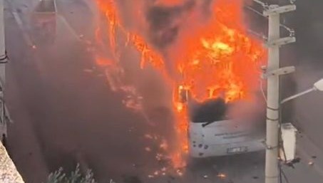 park halindeki ozel halk otobusu alev topuna dondu wyvZ2wc8