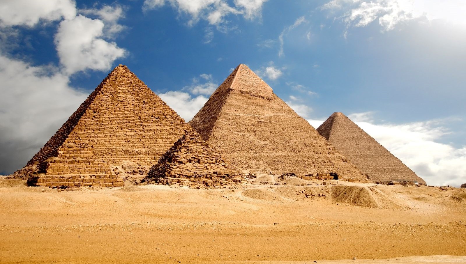 piramitlerin bitmeyen sirri yer alti dunyasina acilan uc kuyu kesfedildi 482ATb6u.jpg