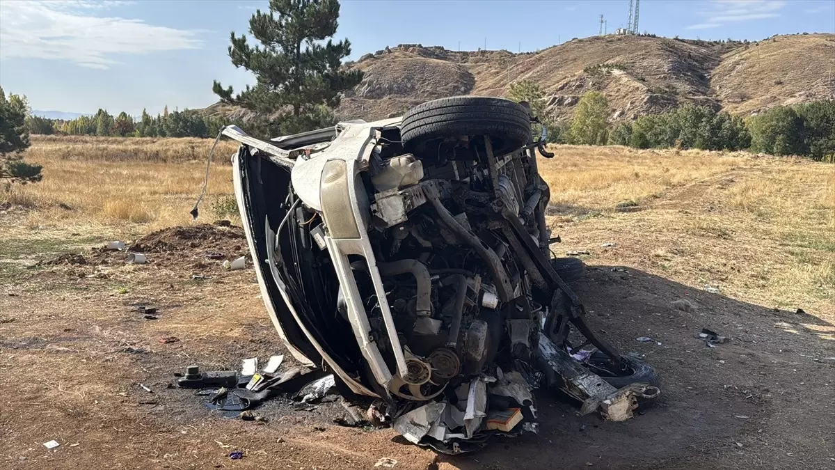 sivasta minibus devrildi 4 yarali E6pEDP6R.jpg