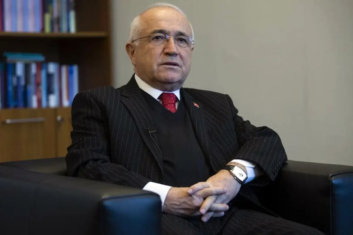 skandal iddia cemil ciceke mesaj attigini sanarken yanlis kisiden torpil istedi 2Ft79jDr.jpg