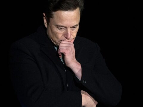 Elon muskin sirketi yari yariya deger kaybetti QwQZgwEa